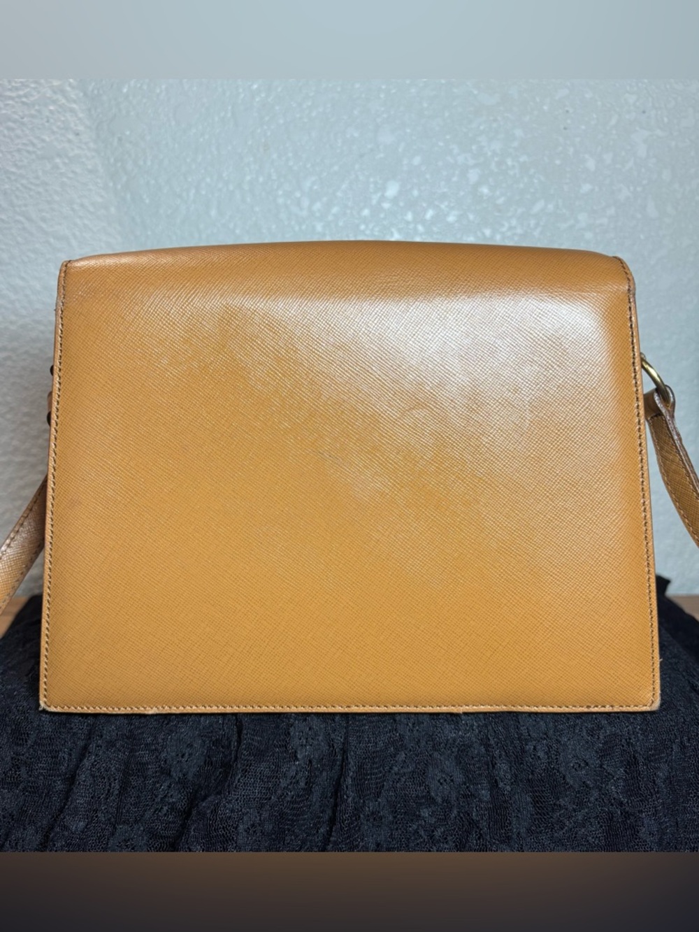 Vintage CELINE Camel Saffiano Accordion Flap Bag | Red Interior | Made in Italy - Picture 4 of 11